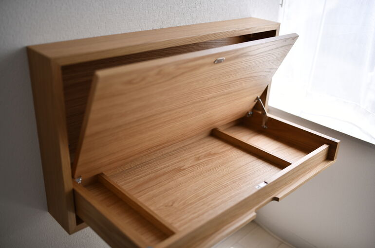 壁掛け収納デスク